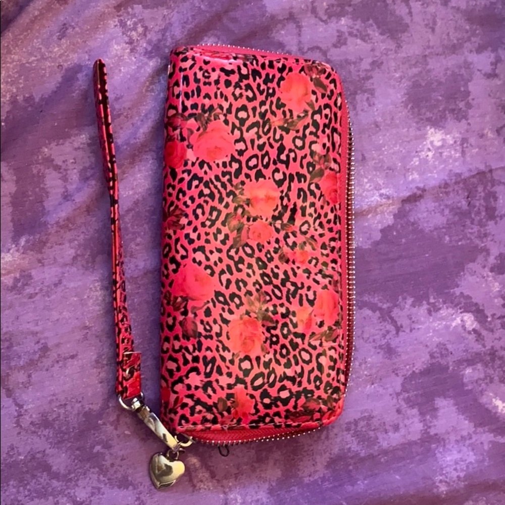 Cute cheetah print rose wallet!